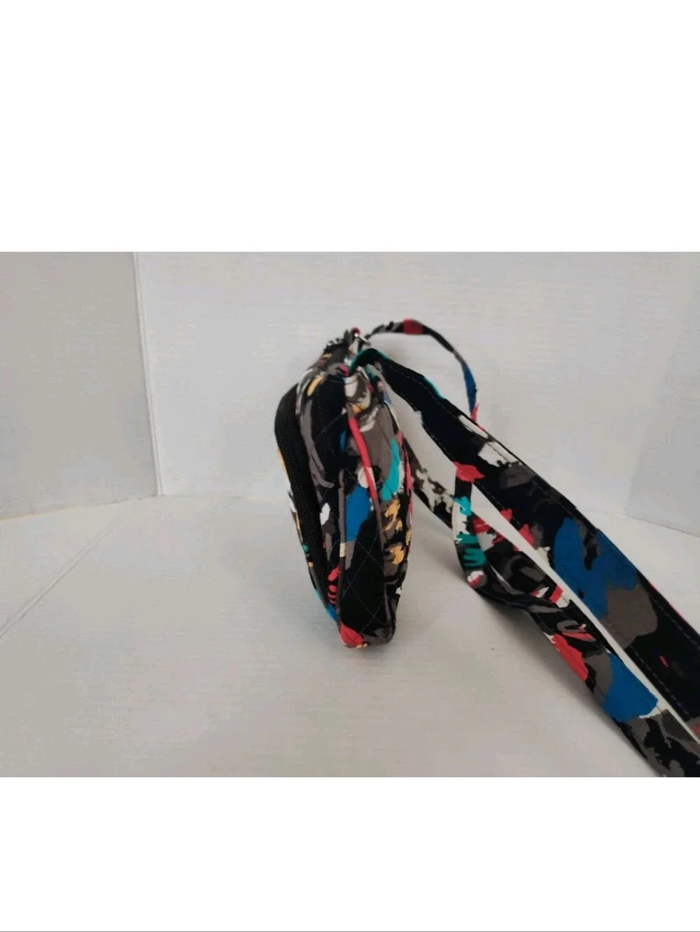 Vera Bradley Crossbody Bag Splash Floral Pattern Zipper Closure & Zip Pocket